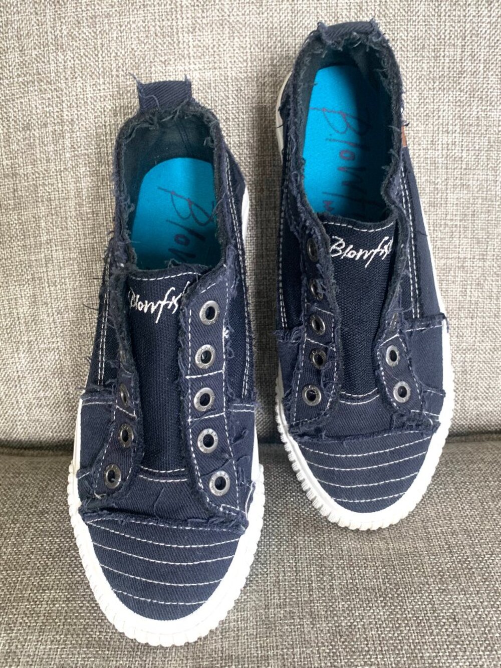 Blowfish Malibu Women's Sneaker Blue Tuna Smoked Frayed, Size 9